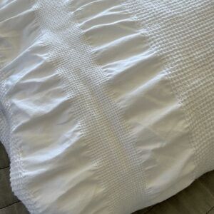 Vera Wang White Textured Comforter
